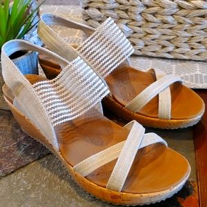 🏵Like NEW Skechers sandals